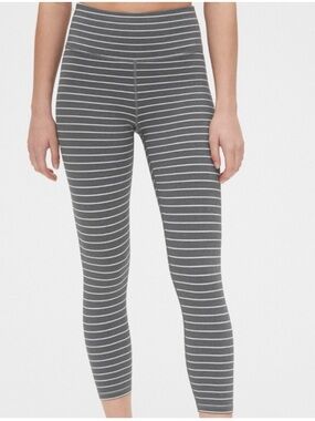 GAP Fit Blackout Technology Gray- White Leggings- Small- Like New